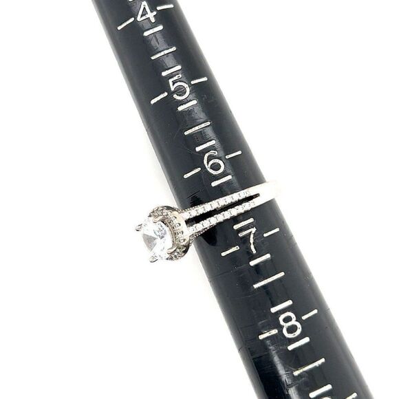 Lovely Solitaire Ring  - Picture 6 of 7